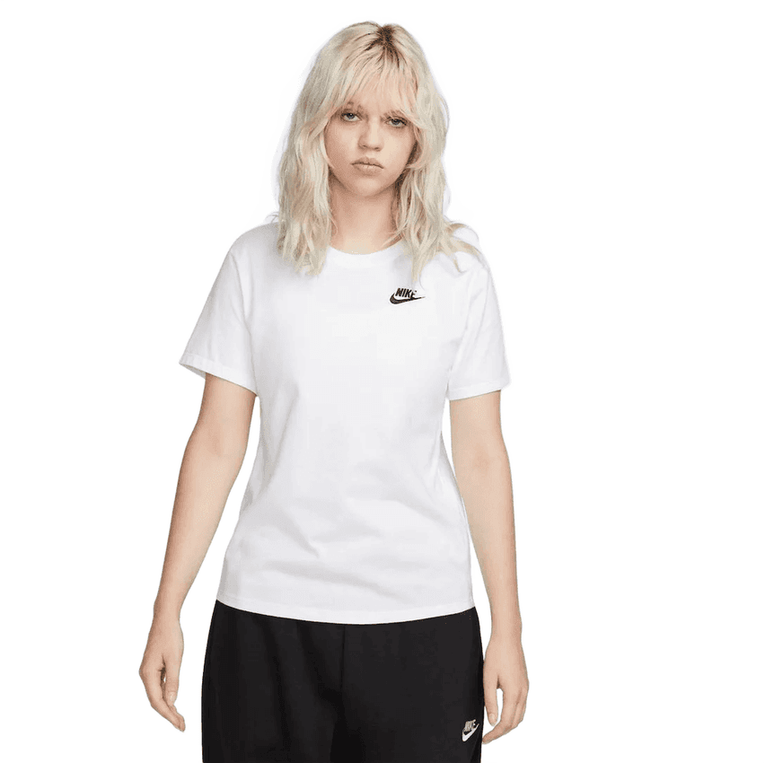 Camiseta Nike Sportswear Club Essentials Feminina - Cinza